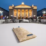 Аренда Куверт на 2 прибора журавинка вензель шампань в Зимнем театре — ART SPACE