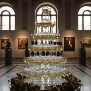 Аренда Пирамида из шампанского 165 бокалов 9 ярусов в усадьбе Голицына — ART SPACE