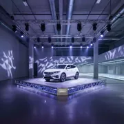Аренда Автоподиум для Hongqi HS3 в Керлинговом центре «Ледяной куб» — ART SPACE