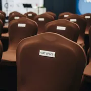 Аренда Чехол для стула коричневый стрейч на Медальной площади — ART SPACE