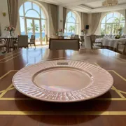 Аренда Тарелка розовая перламутровая текстурная в отеле Radisson Lazurnaya — ART SPACE
