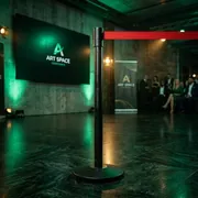 Аренда черного оградительного столбика в Сочи - ART SPACE