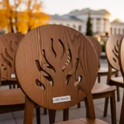 Аренда Стул Chiavari Пламя деревянный в санатории «Заполярье» — ART SPACE