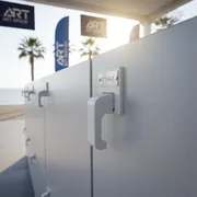 Аренда Навес для шкафов ABS регулируемый белый на пляже «Ривьера» — ART SPACE