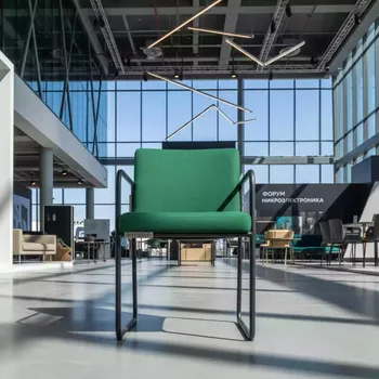 Аренда Стул Syna зелёный в Delta Sirius — ART SPACE