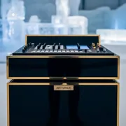 Аренда Консоль Gold black золотого цвета в Керлинговом центре «Ледяной куб» — ART SPACE
