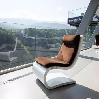 Аренда Стул ДОМИНГО белый с шоколадной бархатной подушкой в Skypark Sochi — ART SPACE
