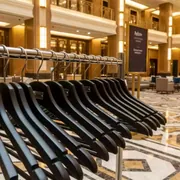 Аренда Плечики для одежды черные в Radisson Collection Paradise — ART SPACE