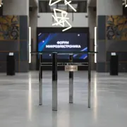 Аренда Фуршетный стол silver glass серебристый в Stella di Mosca — ART SPACE