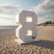 Аренда Цифра белая 8 на пляже «Мандарин» — ART SPACE