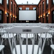 Аренда Стул пластиковый новый белый Кьявари в Boutique Hotel PORTUM 1905 — ART SPACE