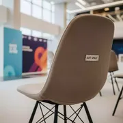 Аренда Чехол Е 03 на стул Eames бежевый в конгресс-холле отеля Жемчужина — ART SPACE