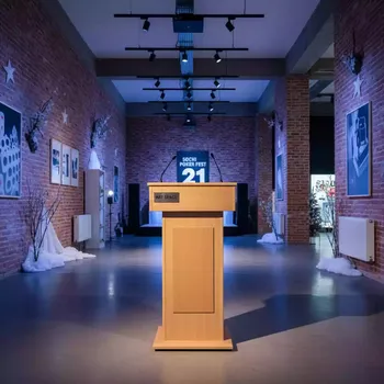 Аренда Трибуна Конгресс в лофте «Студия 21» — ART SPACE