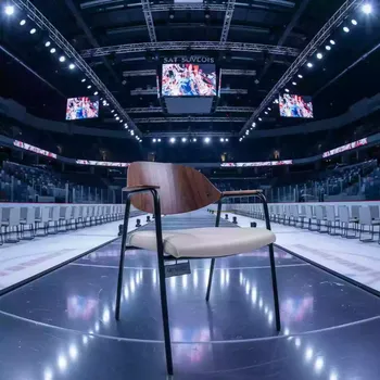 Аренда Кресло руководителя с деревянной спинкой в ледовой арене «Шайба» — ART SPACE