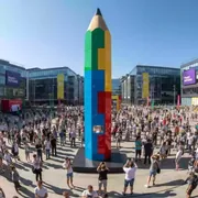 Аренда Карандаш огромный на Медальной площади — ART SPACE