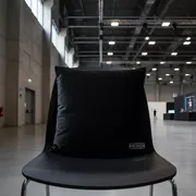 Аренда Подушка мягкая бархатная для пластикового стула черная в Delta Sirius — ART SPACE