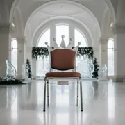 Аренда Стул банкетный Хит серебро коричневая корона в санатории «Сочи» — ART SPACE