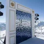 Аренда Фотозона из пайеток Диско на площадке Rosa Peak (2320м) — ART SPACE