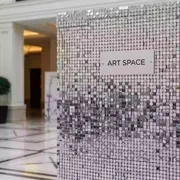 Аренда Фотозона серебряные пайетки в Pullman Sochi Centre — ART SPACE
