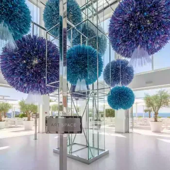 Аренда Игрушки новогодние из помпонов в ресторане «La Terrazza» — ART SPACE