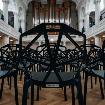 Аренда Стулья One black черные в Зале органной и камерной музыки — ART SPACE