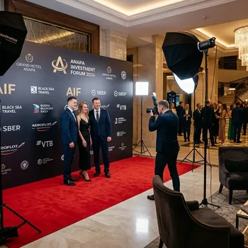 Взять пресс-воллов в аренду в Анапе: профессиональное оформление мероприятий от ART SPACE