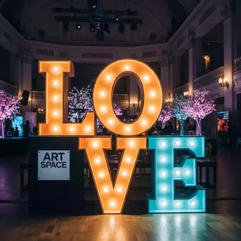 Аренда Буквы световые love для фотозоны большие в Зимнем театре — ART SPACE