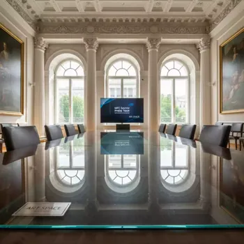 Аренда Мягкое стекло 1,8 мм 1200х600 мм в МФК «Горный» — ART SPACE