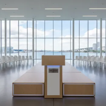 Аренда Настилы и подиумы в зале «Чайка» (Морпорт) — ART SPACE