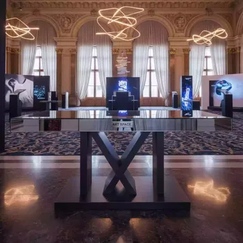 Аренда Консоли Caskade с зеркальной поверхностью в Зимнем театре — ART SPACE