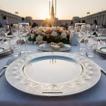 Аренда Тарелка подстановочная Gatsby серебряная 33 см на Медальной площади — ART SPACE