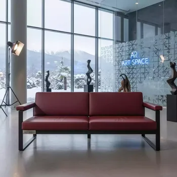 Аренда Диван красный в Swissôtel Resort Sochi Kamelia — ART SPACE