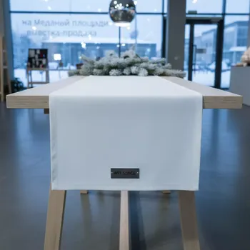 Аренда Дорожка раннер журавинка белая 3000 мм на Медальной площади — ART SPACE