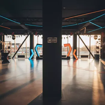 Аренда Колонна черная в Sport Inn Hotel & Wellness — ART SPACE