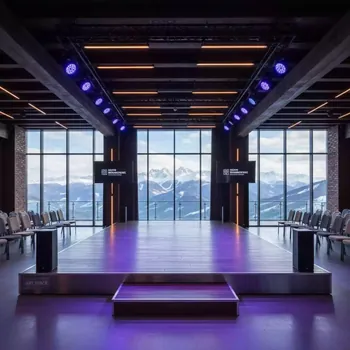 Аренда Комплект света звука установка сценического подиума 6х4 м в Golden Tulip Rosa Khutor — ART SPACE