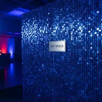 Аренда Фотозона из пайеток синего цвета в банкетном зале «Дельфин» — ART SPACE
