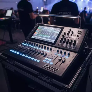 Аренда Микшер цифровой Behringer X 32 Compact в ледовом дворце «Роза Хутор» — ART SPACE
