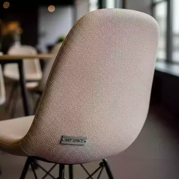 Аренда Чехол E03 для стула Eames бежевый в Boutique Hotel PORTUM 1905 — ART SPACE