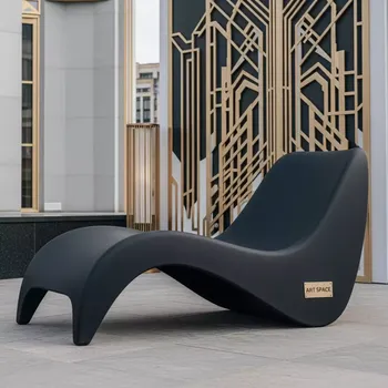 Аренда Шезлонг пластиковый Serendipity Chaise Outdoor S 110 в Университете «Сириус» — ART SPACE