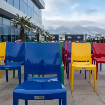 Аренда Стул Кьявари NEW пластиковый цветной в City Park Hotel Sochi — ART SPACE