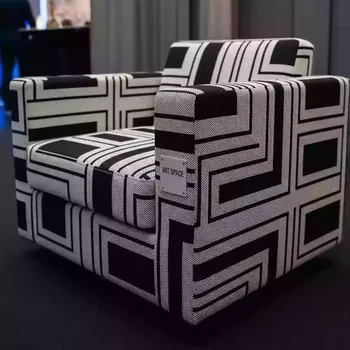 Аренда Кресло Cube черно белое в ресторане «Высота 5642» — ART SPACE