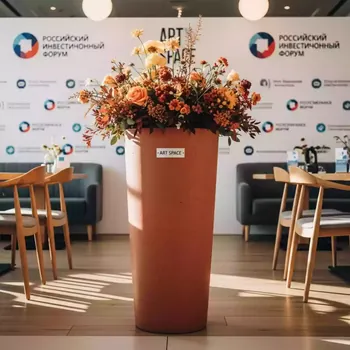 Аренда Кашпо Tubus Slim Beton Effect 64 терракотовое Prosperplast 35 л в ресторане «Магадан» — ART SPACE