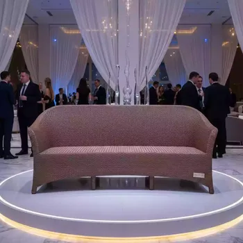 Аренда Диван трехместный из искусственного ротанга Гляссе коричневый в Radisson Collection Paradise — ART SPACE