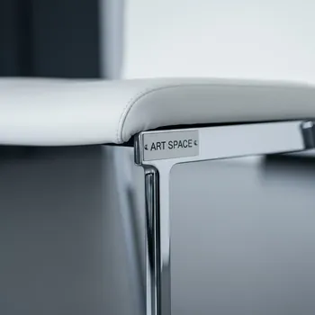 Аренда Стул Хит белый кожзам серебряный каркас в Bridge Resort — ART SPACE