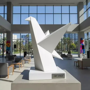 Аренда Фигура дизайнерская пластиковая Origami Tori Basic в City Park Hotel Sochi — ART SPACE