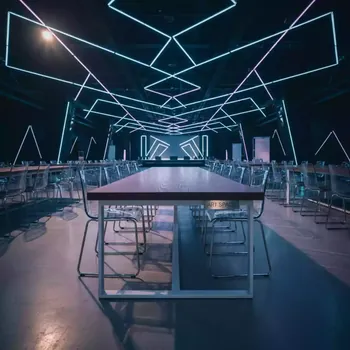 Аренда Стол Лидер 1 1500х800 мм венге каркас белый в Сириус Арене — ART SPACE
