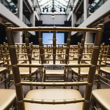 Аренда Стул Кьявари пластиковый золотой в Pullman Sochi Centre — ART SPACE