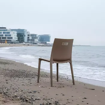Аренда Стул EpokS капучино пластик на пляже «Мандарин» — ART SPACE