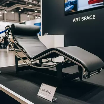 Аренда Кушетка металлическая с левым подлокотником Solaya 9 на Сочи Автодроме — ART SPACE