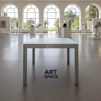 Аренда Стол пластиковый квадратный 800х800 мм в санатории «Сочи» — ART SPACE